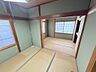 その他：【現地洋室写真】２階には３部屋あり大家族でも安心です！現地（2026年3月）撮影