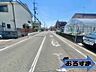 その他：【現地前面道路写真】前面道路は広々しており、間口も広いので駐車も楽々です！室内（2026年5月）撮影
