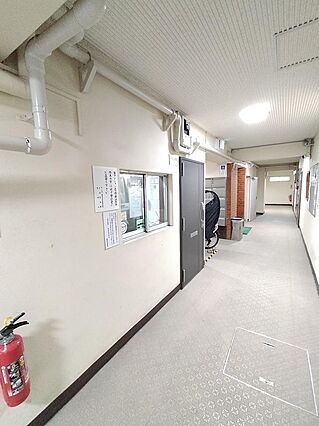 エントランス、...