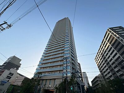 外観:RC造、35階建てのマンションです。 外観:RC造、35階建てのマンションです。