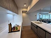収納たっぷりなので調理器具や調味料も出し入れしやすいですね！