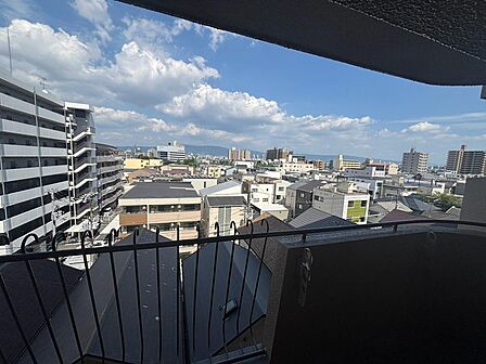 バルコニーは西向きで陽当たりも良好!