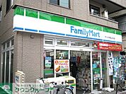 ファミリーマート 徒歩5分。コンビニ 390m