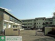 調布市立布田小学校 徒歩12分。小学校 920m