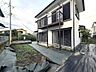 リビング/ダイニング：【外観】思わず外に出たくなる、広々としたお庭が魅力。お子さまの遊び場から趣味のガーデニングまで、多彩に活用できます。