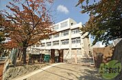 神戸市立神陵台中学校 857m