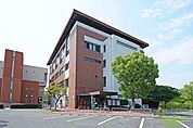 神戸市立図書館須磨図書館 870m