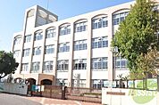神戸市立南落合小学校 421m