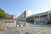 神戸市立長坂中学校 854m