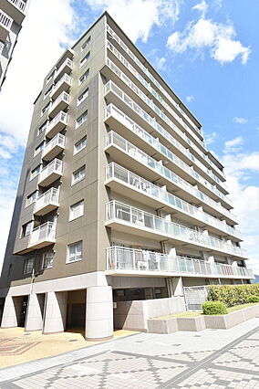 10階建ての8...