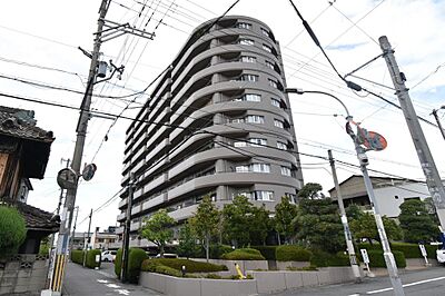 外観：近鉄奈良線「額田」駅徒歩約8分の駅チカマンションです♪毎日の通勤や通学にも便利です！