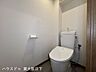 トイレ：トイレ：1年を通して快適に使用できる温水洗浄便座機能付きトイレです。手洗いタンク付きで、使用後すぐに手を洗うことができます！