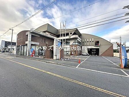 東大阪市近江堂リージョンセンター●営業日時_月〜金曜9:00〜17:30●定休日_土曜/日曜/祝日/年末年始●主な業務内容_住民票、印鑑登録、国民健康保険など●駐車場あり 310m