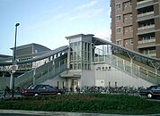 放出駅_JR片町線JR2路線利用可能の放出駅徒歩圏。大阪市内へのアクセス良好で、通勤・通学に便利な住環境。駅周辺には買物施設や飲食店も充実しており、生活利便性の高い人気エリアです。 750m