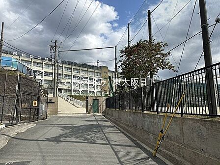 東大阪市立孔舎衙中学校 1510m