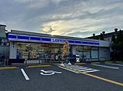 ローソン 川口青木三丁目店 30m