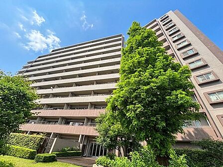 駅徒歩3分の好立地マンションです。