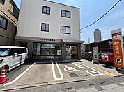 川口元郷一郵便局 380m