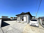 外壁・屋根の塗装工事の完了、庭部分の駐車場へ工事も完了しております。