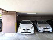 屋内の天井つき駐車場です。暑い夏には助かりますね。33番区画