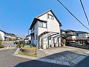 角地のため前道も広々として移動しやすいですね