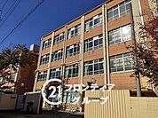 京都市立栗陵中学校 徒歩8分。 593m