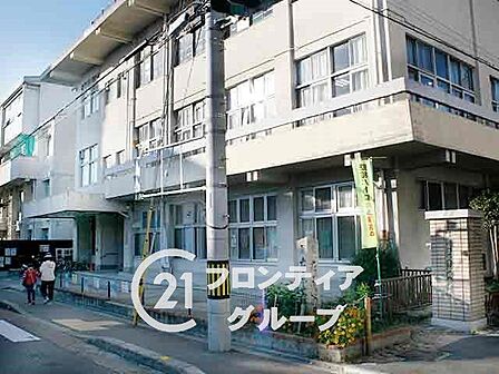 京都市立伏見板橋小学校 徒歩11分。 820m