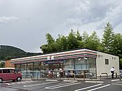 徒歩3分。セブンイレブン大津竜が丘店 200m