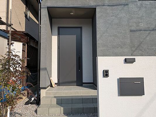 玄関 草津市橋岡町　新築一戸建て