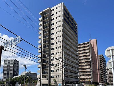 外観：最寄り駅まで徒歩約8分！通勤・通学の際に嬉しい駅チカ物件です。