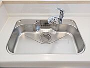 蛇口の先端に浄水器を内蔵。場所をとらない浄水器です。
