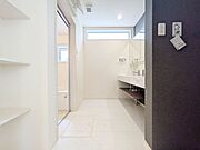 各室に収納スペ―スがありますのでお部屋スッキリ片付きますね