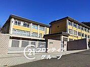 京都市立春日丘中学校 徒歩8分。 570m