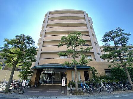 スーパー、コンビニが徒歩圏内のマンションは、日常の買い物が便利で、生活の利便性が高い魅力的な住環境です！