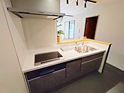 対面式キッチンで、ご家族とお話しながらお料理ができる楽しい空間です。