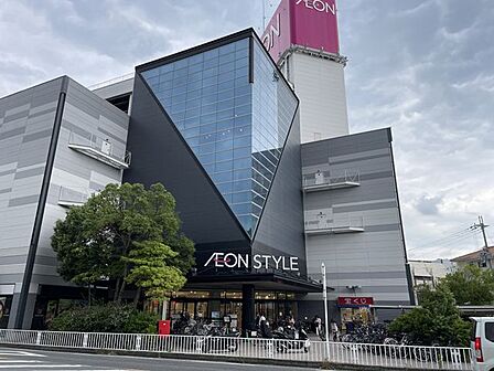 イオンスタイル大津京 徒歩3分。 180m