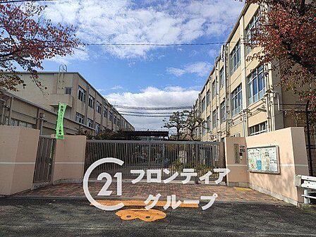京都市立久世西小学校 徒歩11分。 871m