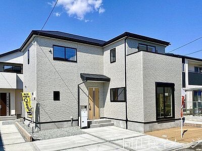 外観:\同仕様写真/外壁にサイディング材を使用したおしゃれな外観。色柄バリエーションが豊富なため、住まいの表情を豊かに表現してくれます。また、雨で汚れを落としてくれます! 外観:\同仕様写真/外壁にサイディング材を使用したおしゃれな外観。色柄バリエーションが豊富なため、住まいの表情を豊かに表現してくれます。また、雨で汚れを落としてくれます!