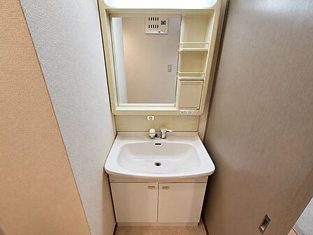 「いつかは」と思っていた住まい探しも、具体的に動き出すと意外とスムーズに進むものです。まずは気軽にご相談いただけます。※家具消しアプリを使用してます