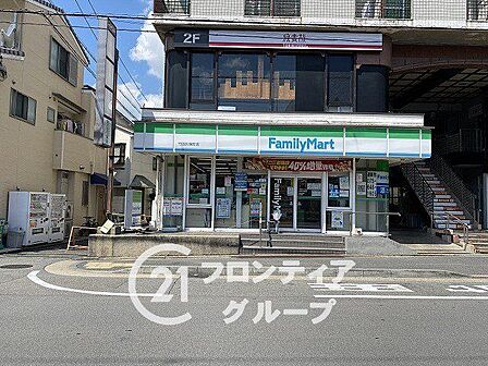 ファミリーマート竹田久保町店 徒歩4分。 260m