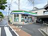 周辺：ファミリーマート京阪藤森駅前店 徒歩2分。 120m