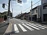 その他：歩車分離式の信号交差点近くに立地です。（2025年8月26日撮影）