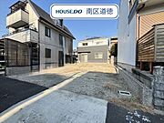 間口が広いので駐車がしやすいお土地です。小・中学校まで徒歩約7分、コンビニや公園まで徒歩約3分！スーパーや病院なども徒歩10分圏内にあり、周辺環境も整っています。（2025年12月8日撮影）