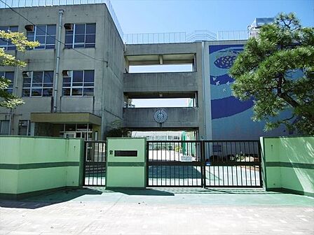 【名古屋市立豊田小学校】【教育目標】豊田小学校の児童としての誇りをもち、情操豊かな人間性、たくましい体力、たしかな知識とねばり強い実践力をもつ児童を育成する。 310m