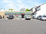 ファミリーマート 名古屋大磯通店最寄り駅　桜駅。敷地面積が広く、3方向に道路があるため、駐車場への出入りがしやすい立地です。 110m