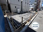 1階6.8帖洋室に、大容量のWIC完備！2階と3階にバルコニーが付き洗濯物の干す場所もしっかり確保◎
