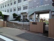 名古屋市立道徳小学校【名古屋市立道徳小学校】【教育目標】豊かな知性と情操をもち、心身ともに健全で誠実であり、実践力のある人間を育てる。「できた！」「わかった！」自信あふれる道徳っ子 540m