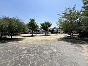 売土地の近くにある「観音公園」です。お子様の遊び場が近くにあり、子育てに優しい住環境。