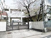 名古屋市立大磯小学校【教育目標】人間性豊かな心と、自ら学ぶ意欲をもち、たくましく生きる児童の育成【校訓】「強く」「正しく」「仲よく」 390m