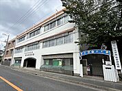 弥富幼稚園戦後間もない昭和23年に誕生した、この地域では最も歴史の長い幼稚園です。令和5年度に0歳児から5歳児までを対象とする幼保連携認定こども園に移行。 350m